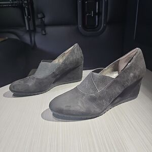 Bandolino Zomper Women's‎ 6.5M Slip On Wedge Faux Suede Loafer Black EUC